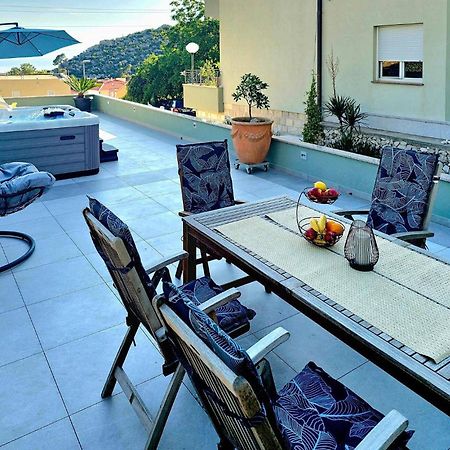 2 Bedroom Beautiful Apartment In Макарська Екстер'єр фото