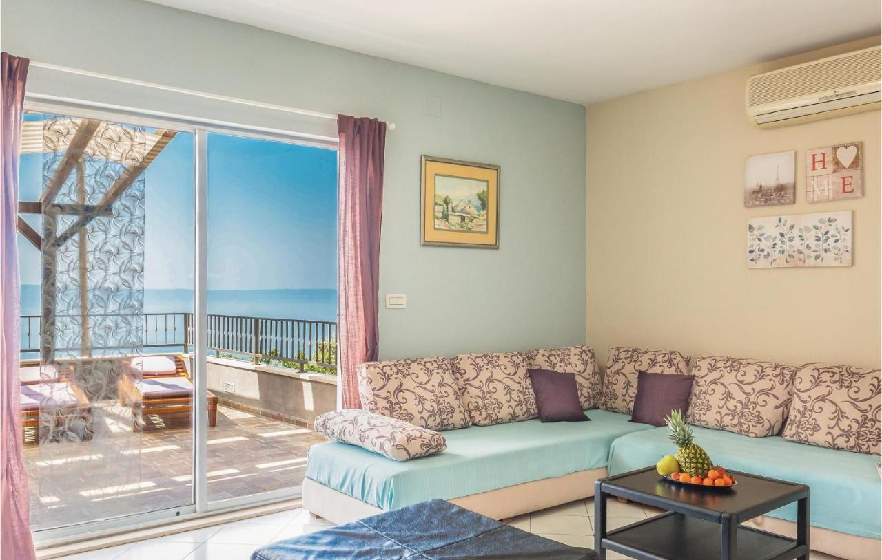2 Bedroom Beautiful Apartment In Макарська Екстер'єр фото