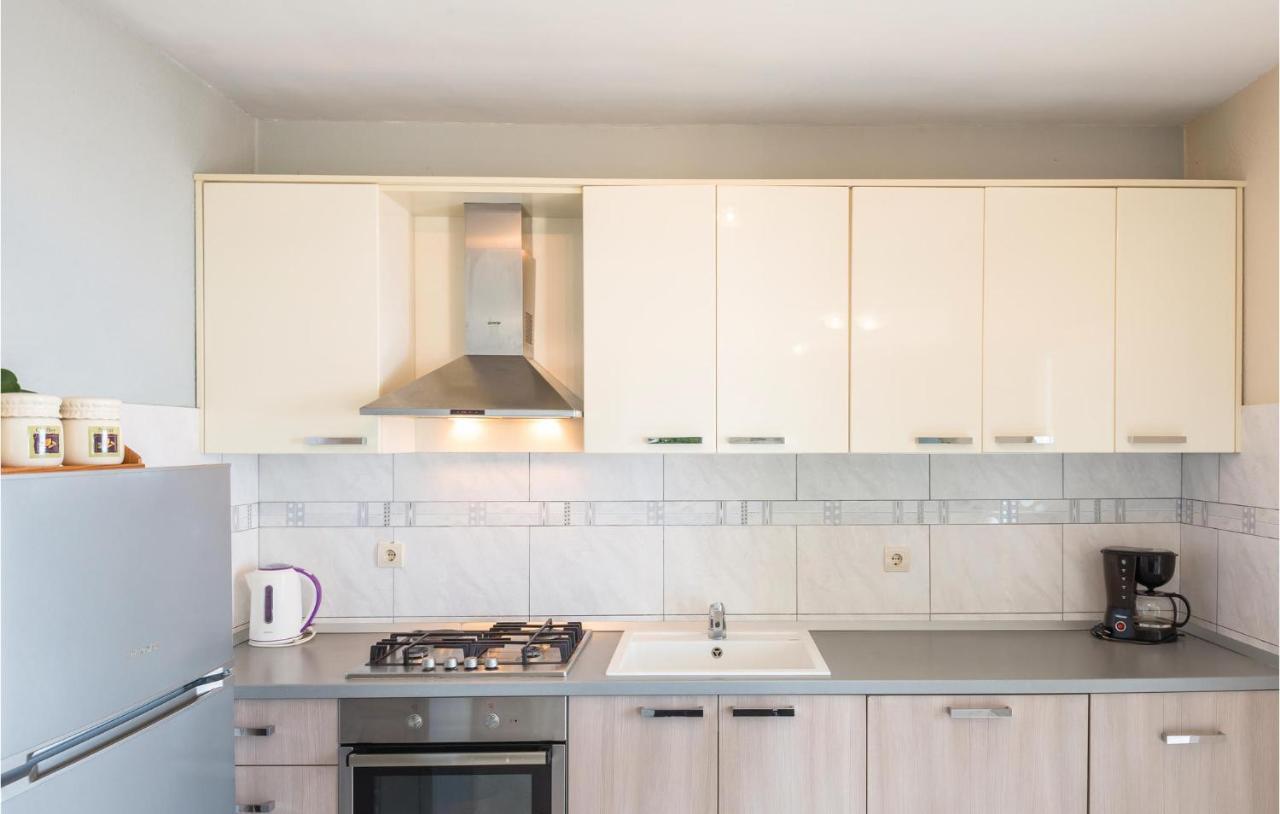 2 Bedroom Beautiful Apartment In Макарська Екстер'єр фото