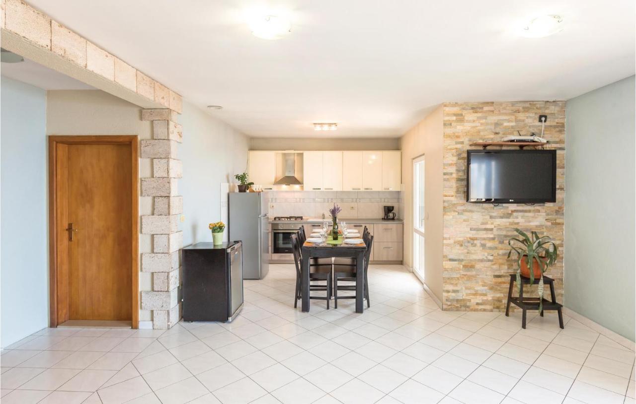 2 Bedroom Beautiful Apartment In Макарська Екстер'єр фото