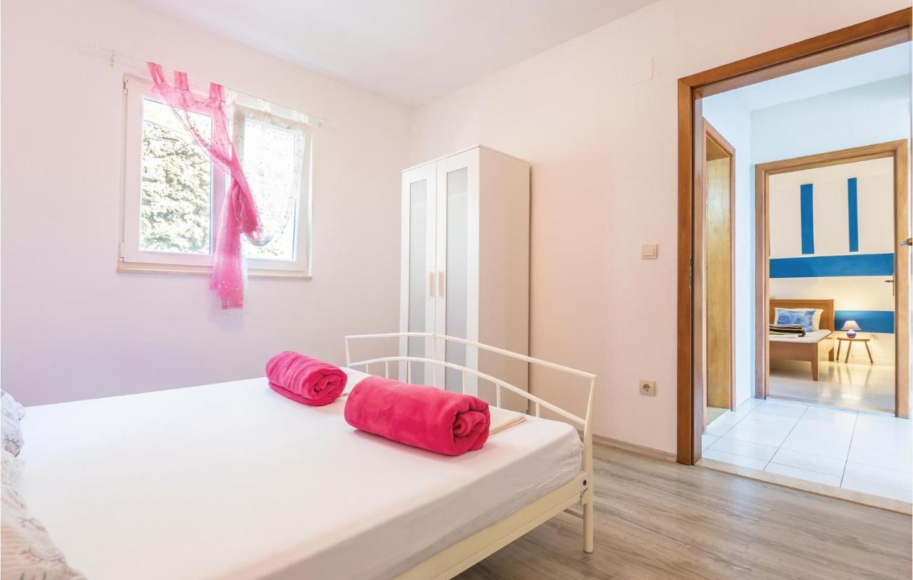 2 Bedroom Beautiful Apartment In Макарська Екстер'єр фото