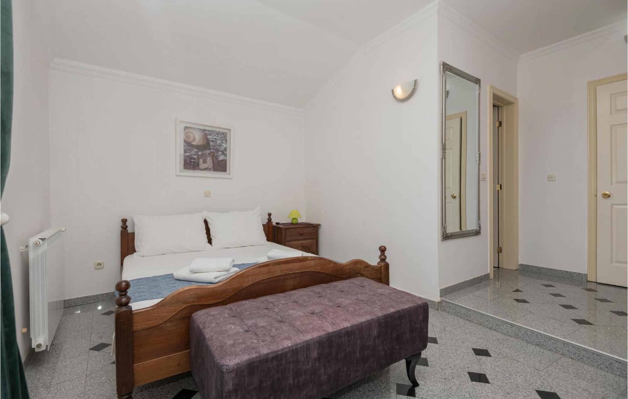 2 Bedroom Beautiful Apartment In Макарська Екстер'єр фото