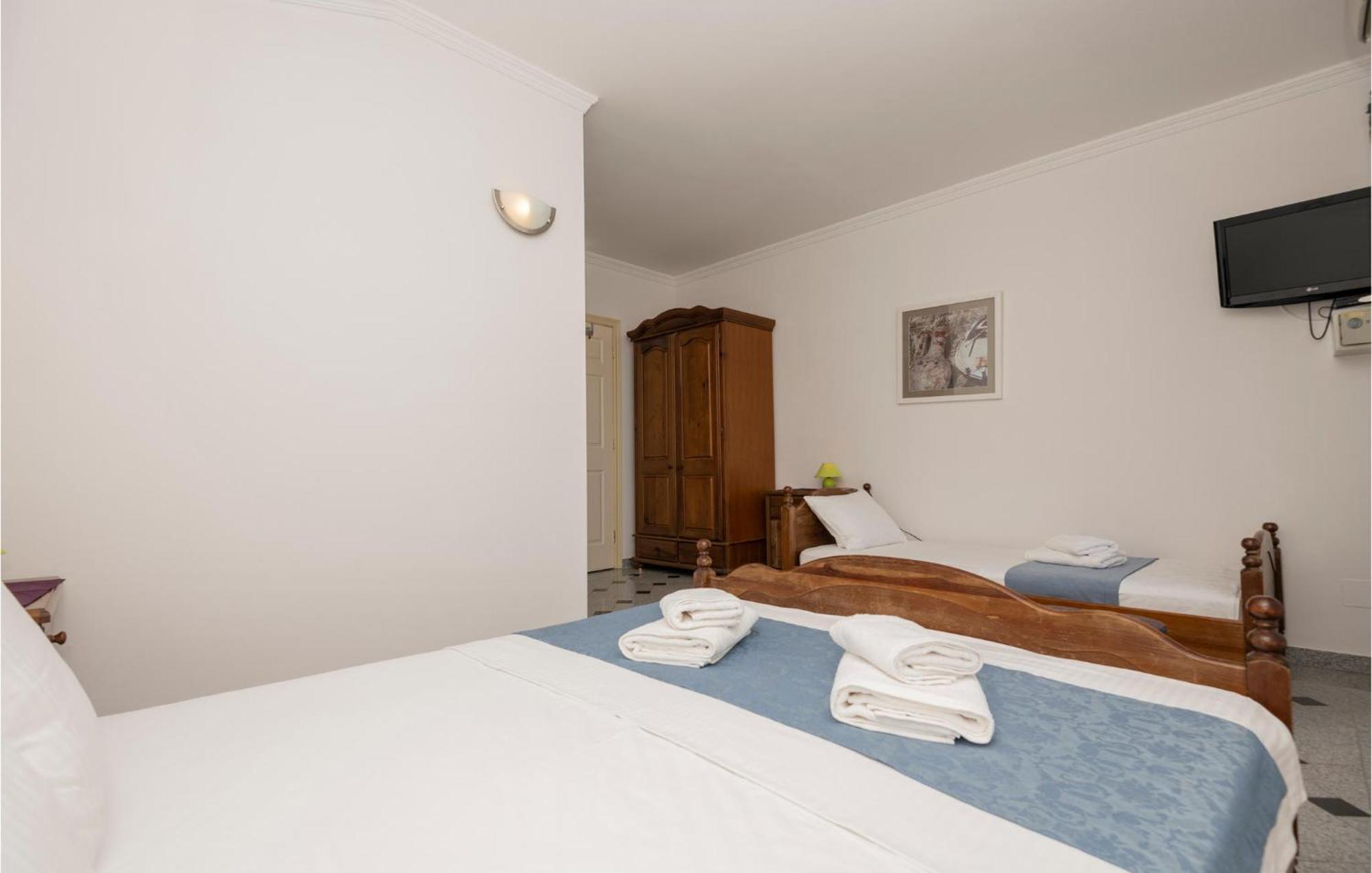 2 Bedroom Beautiful Apartment In Макарська Екстер'єр фото