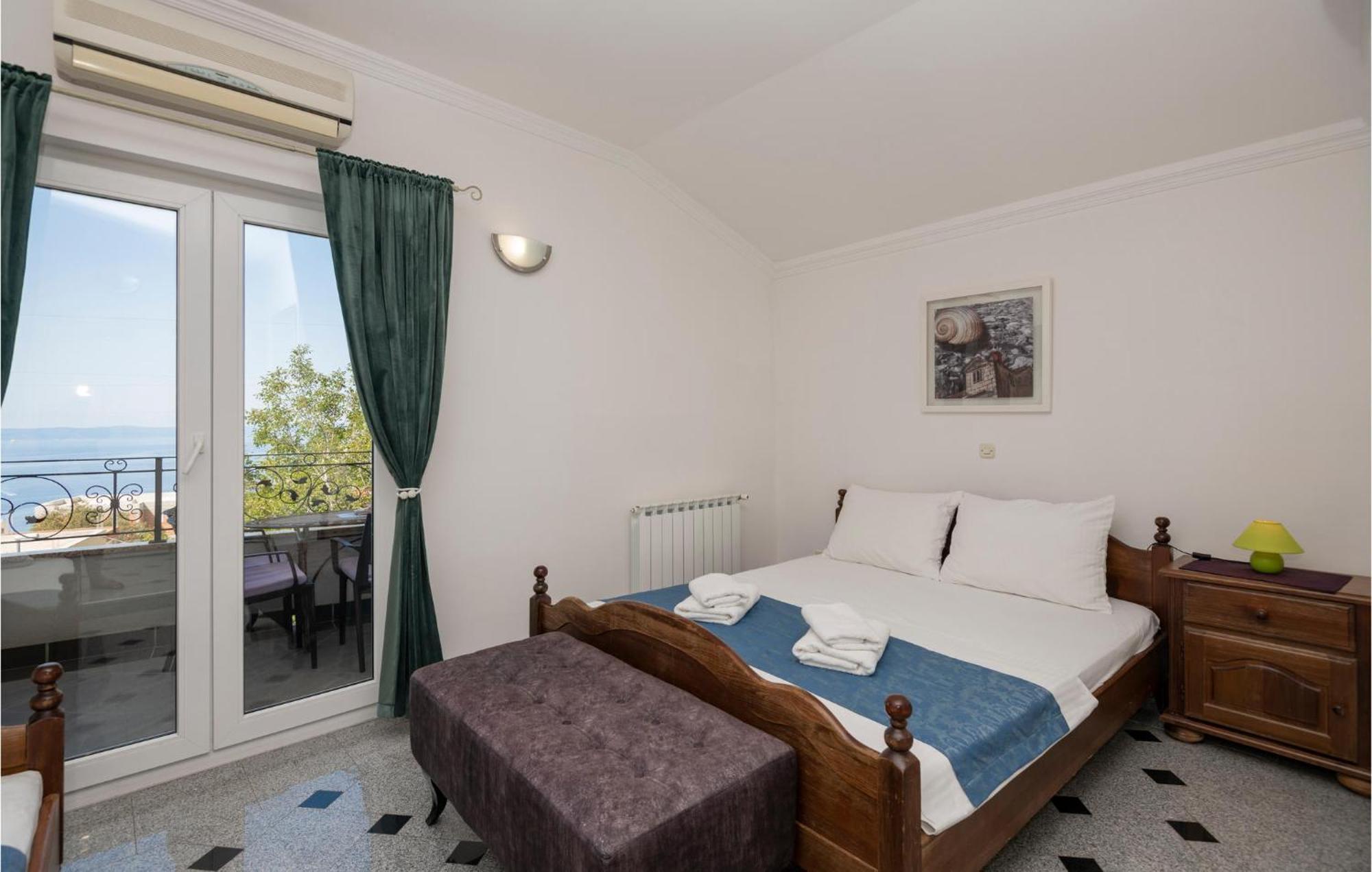 2 Bedroom Beautiful Apartment In Макарська Екстер'єр фото