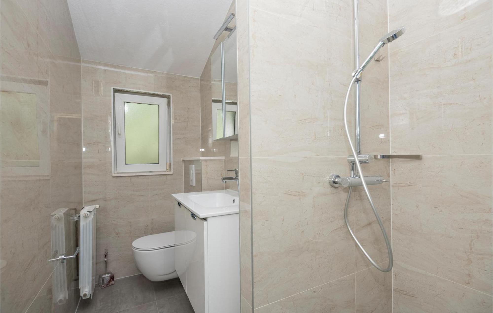 2 Bedroom Beautiful Apartment In Макарська Екстер'єр фото